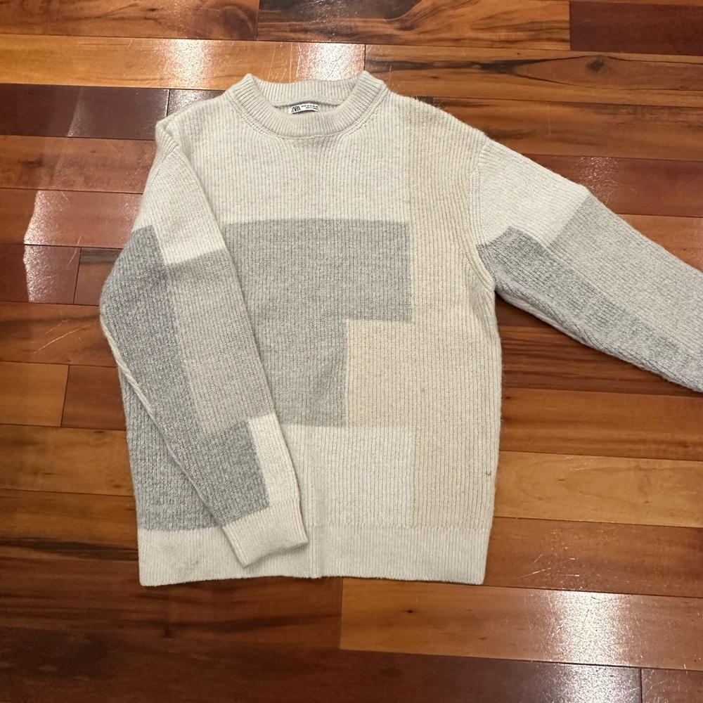 Zara Men's Cream and Gray Crewneck Sweater